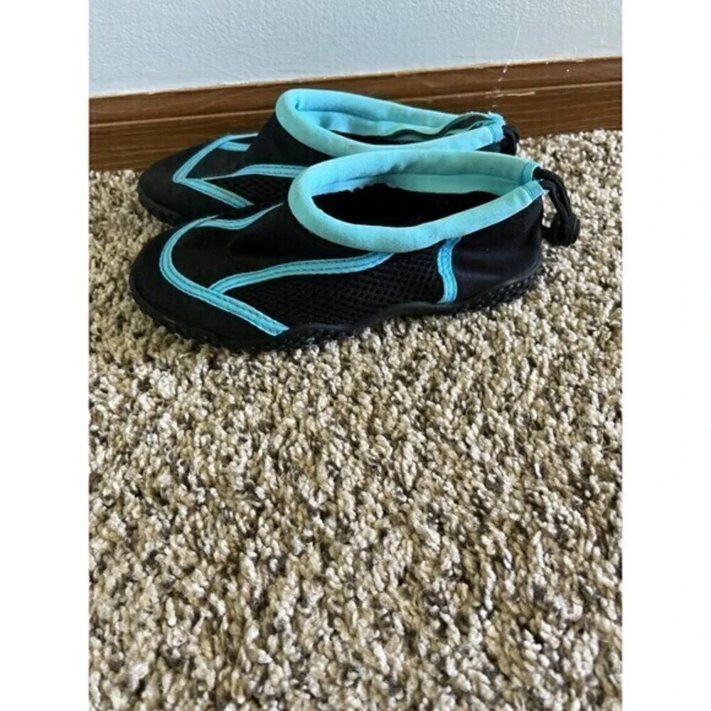 Water shoes with ties‎ size 13